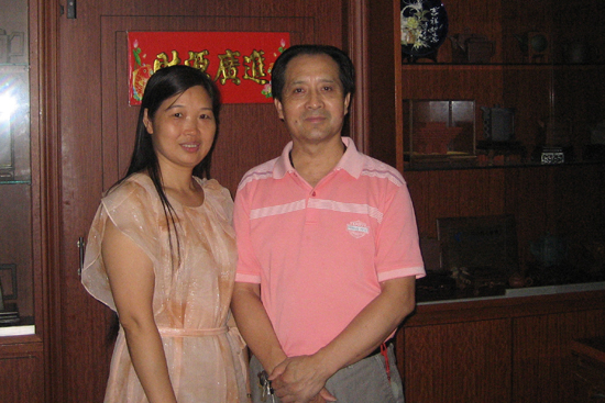 紫砂壶图片：与高级工艺美术师邵顺生合影 - 美壶网