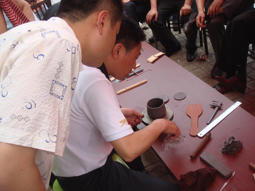 紫砂壶图片：应邀洛阳现场制壶掠影 - 美壶网