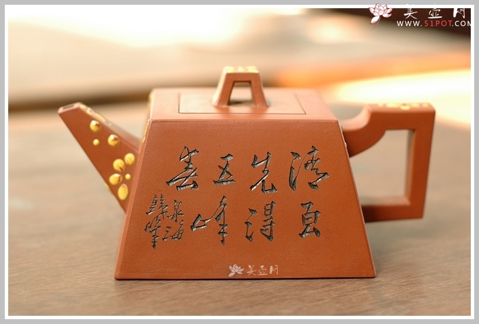 紫砂壶图片：点彩升方 谭泉海刻绘 - 美壶网