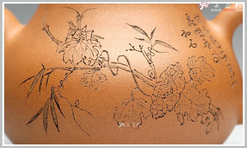 紫砂壶图片：辛卯年力作 国助和石刻绘 段泥全手一捺底玉成窑石匏 饱满可爱 - 美壶网