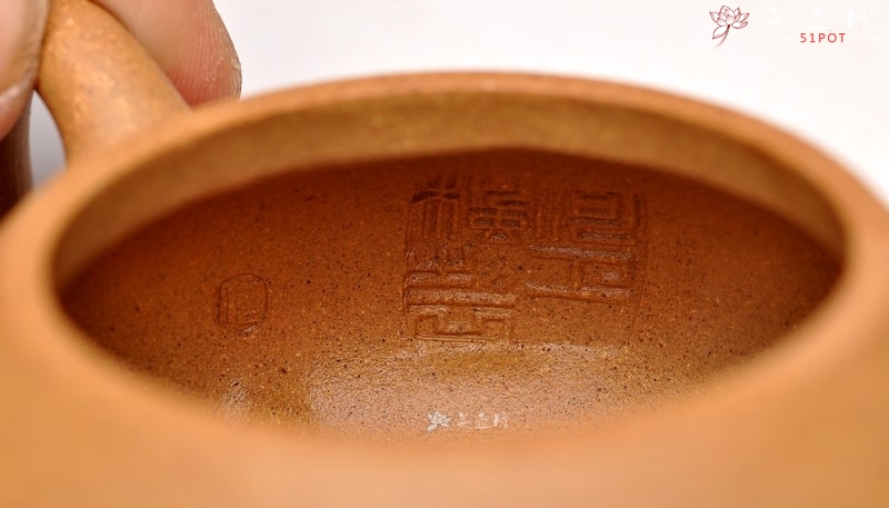紫砂壶图片：邱玉林大师装饰 古拙之风 把玩 全手扁梨 实用收藏 - 美壶网
