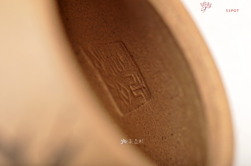 紫砂壶图片：段泥 器形周正 舒服合手 全手刻竹子冶石瓢 - 美壶网