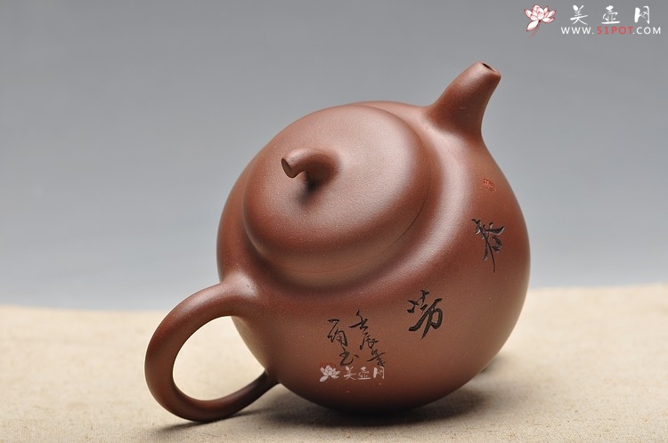 紫砂壶图片：传统实用之作  顾式茄段 舒展优美 - 美壶网