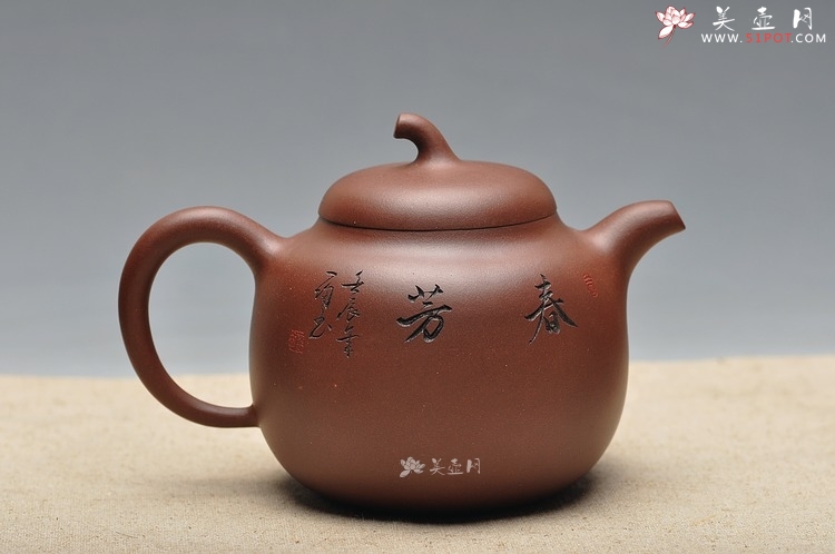 紫砂壶图片：传统实用之作  顾式茄段 舒展优美 - 美壶网