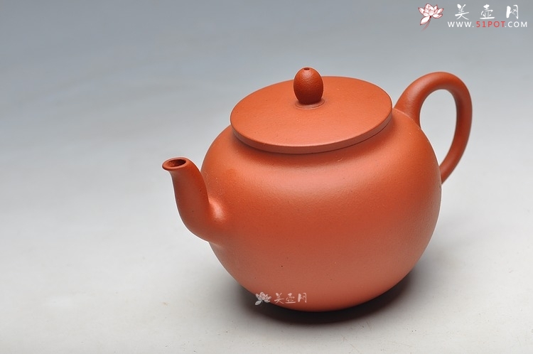 紫砂壶图片：线条流畅 挺拔优雅 全手红泥迎春 静如处子 - 美壶网