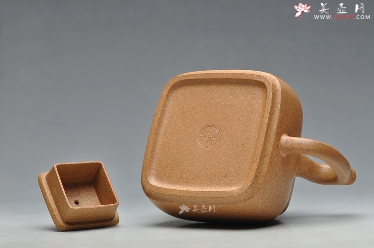 紫砂壶图片：何卫枫全手新品 高古典雅 敦厚君子 墩方 - 美壶网