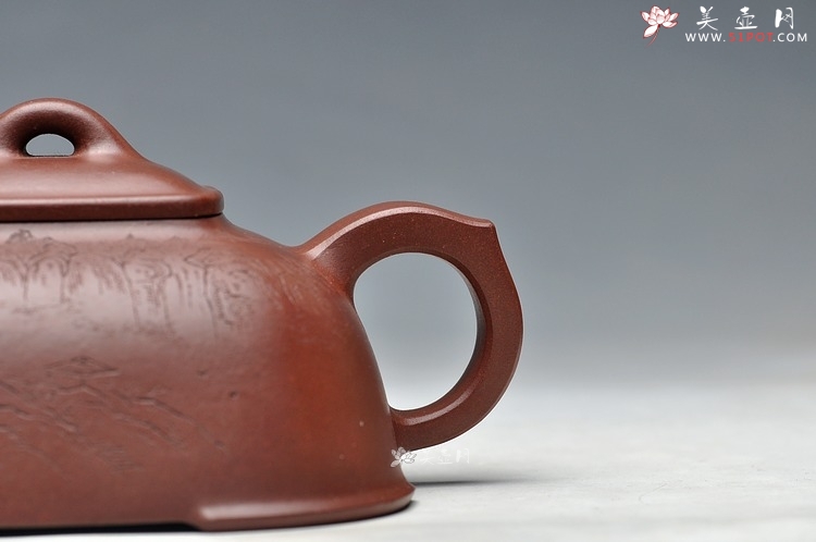 紫砂壶图片：何卫枫全手新品 敦方  蓄势 古味十足 精致可人 通景山水 - 美壶网