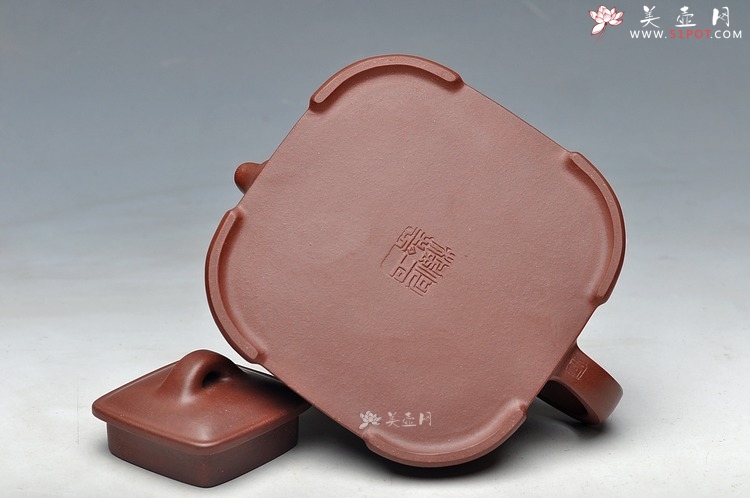 紫砂壶图片：何卫枫全手新品 敦方  蓄势 古味十足 精致可人 通景山水 - 美壶网