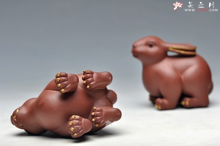 紫砂壶图片：富贵兔 描真金 吉祥富贵 - 美壶网