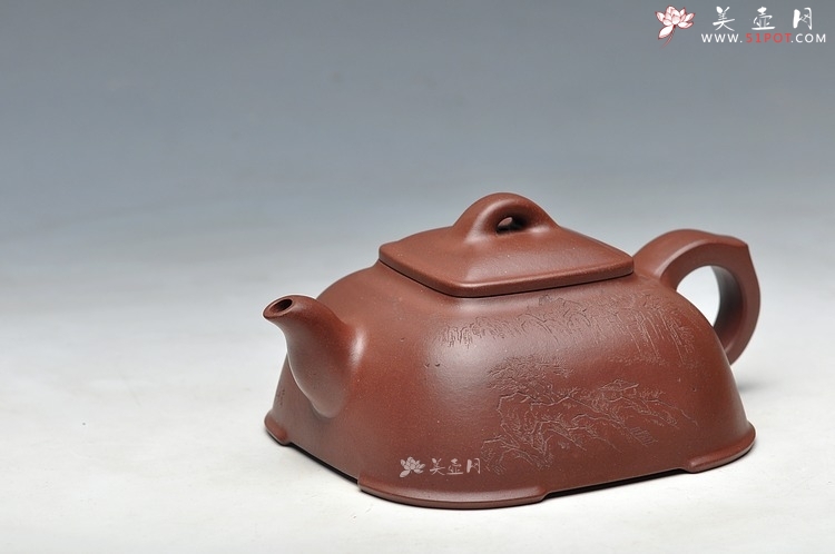 紫砂壶图片：何卫枫全手新品 敦方  蓄势 古味十足 精致可人 通景山水 - 美壶网