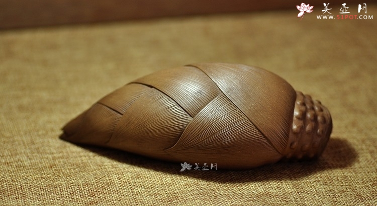紫砂壶图片：鸣远款水注。紫砂摆件•雕塑•茶宠•很真实的紫砂竹笋•公道杯 - 美壶网