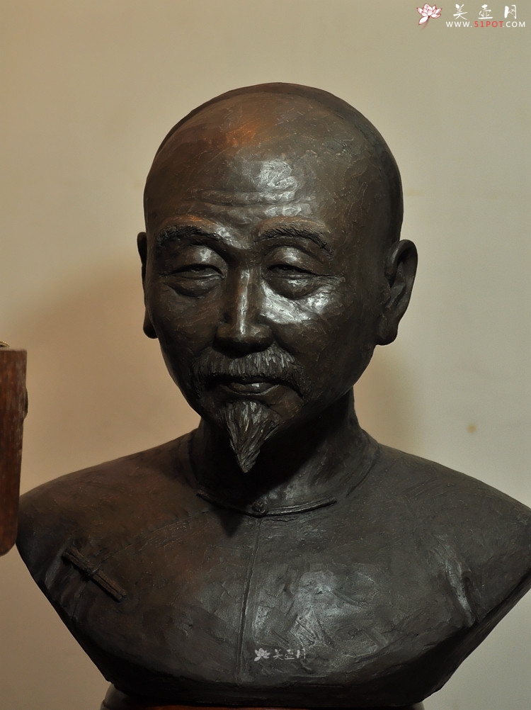 紫砂壶图片：陈建平、王健鼎立指点 陆华制作 陈曼生造像 之作 - 美壶网