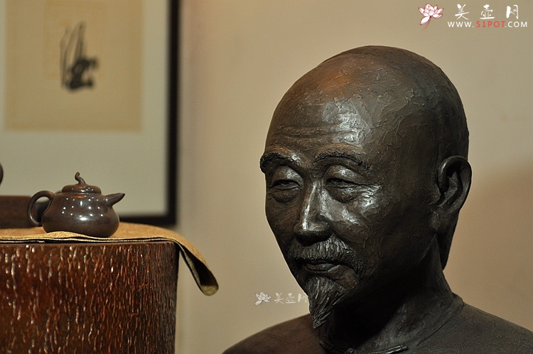 紫砂壶图片：陈建平、王健鼎立指点 陆华制作 陈曼生造像 之作 - 美壶网