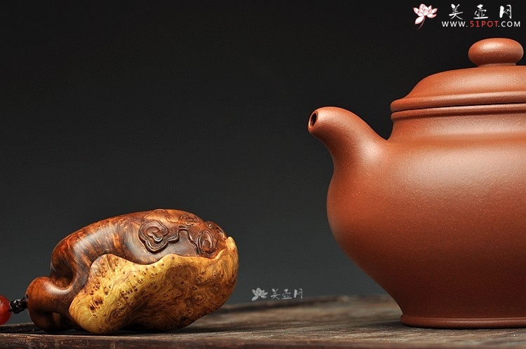 紫砂壶图片：十足 厚重大掇只 多自品 全手工刹凹 - 美壶网