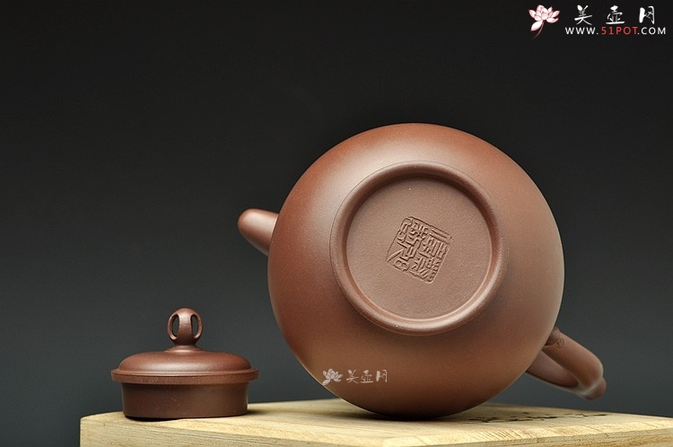紫砂壶图片：挺拔俊秀  全手莲花僧帽 精工佳作 嵌盖 - 美壶网