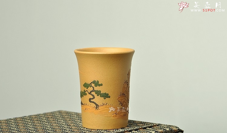 紫砂壶图片：文气 古朴雅致 主人杯 泥绘通景山水 - 美壶网