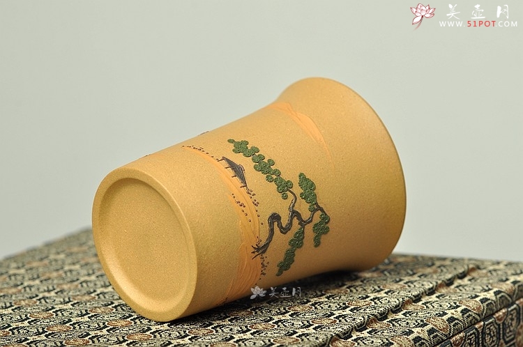 紫砂壶图片：文气 古朴雅致 主人杯 泥绘通景山水 - 美壶网