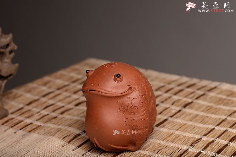 紫砂壶图片：施奇华老艺人全手茶宠锦集 文房茶宠水注之金蟾 - 美壶网