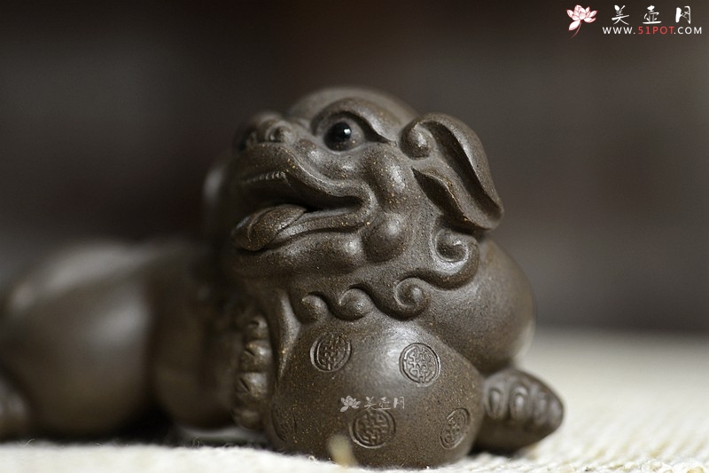 紫砂壶图片：古朴文气 青狮子茶宠  - 美壶网