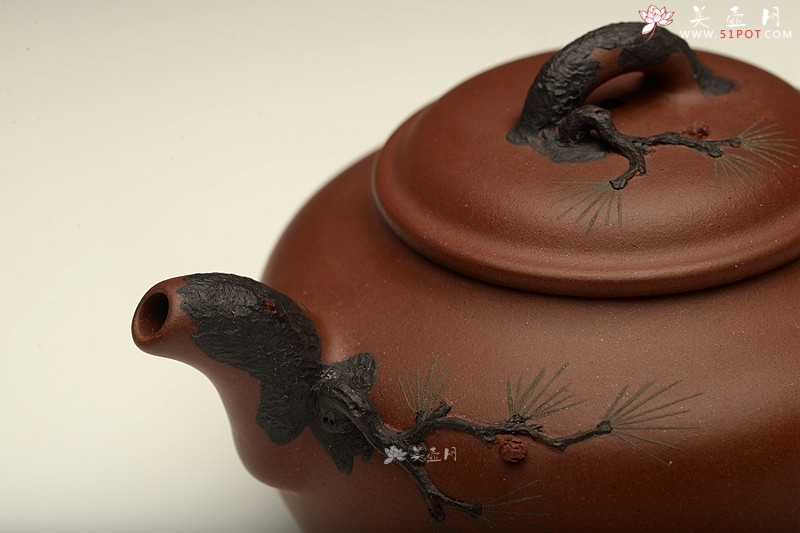 紫砂壶图片：传统小花货 敦厚实用 贴叶生动 松韵 - 美壶网