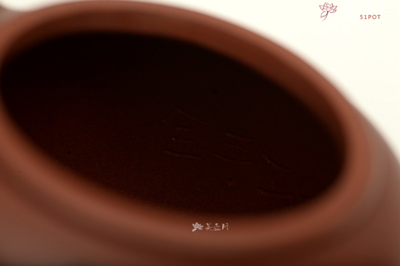紫砂壶图片：适茶器形 全手匏尊 敦厚饱满 刻绘精致 - 美壶网