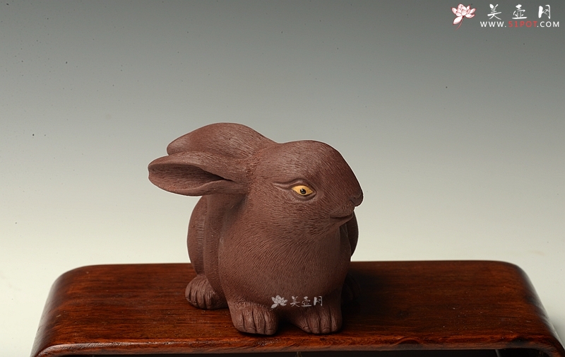 紫砂壶图片：神态细腻 茶宠 栩栩如生 精制版的拉毛兔兔一套 - 美壶网