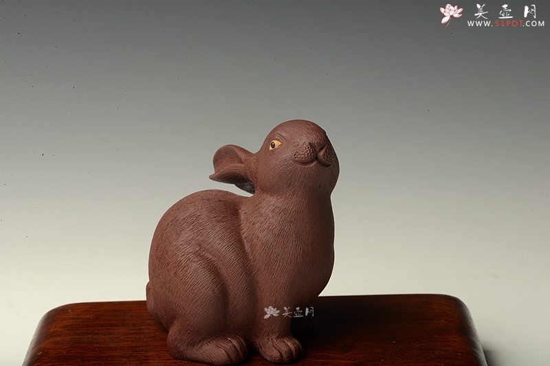 紫砂壶图片：神态细腻 茶宠 栩栩如生 精制版的拉毛兔兔一套 - 美壶网