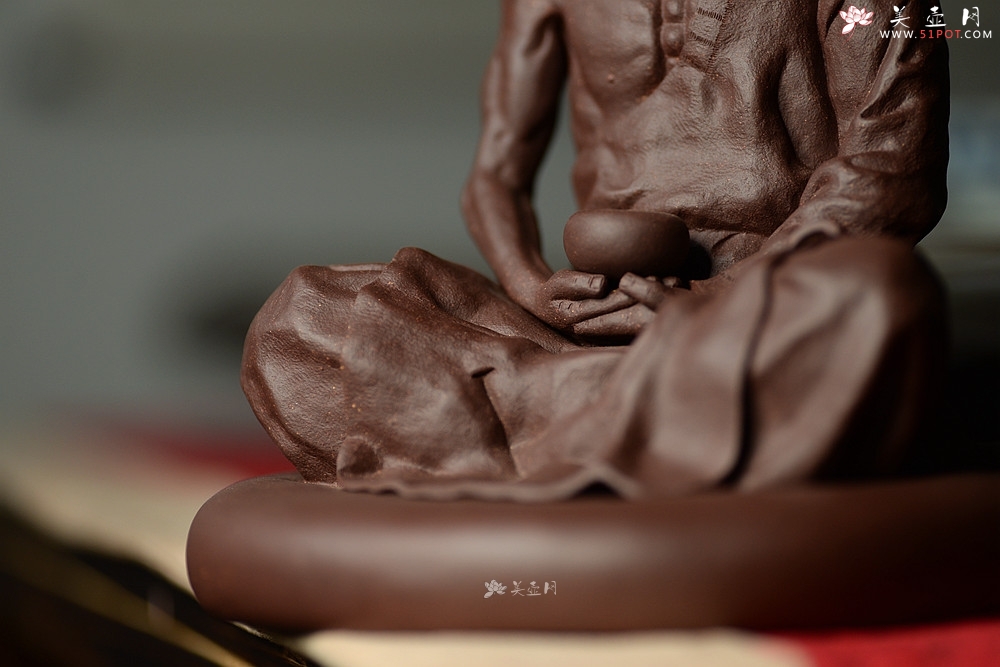 紫砂壶图片：造型古朴 神态细腻 做工精致  全手静坐罗汉 - 美壶网