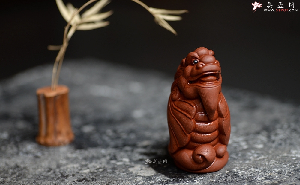 紫砂壶图片：精致茶宠飞龙在天 神态逼真  - 美壶网