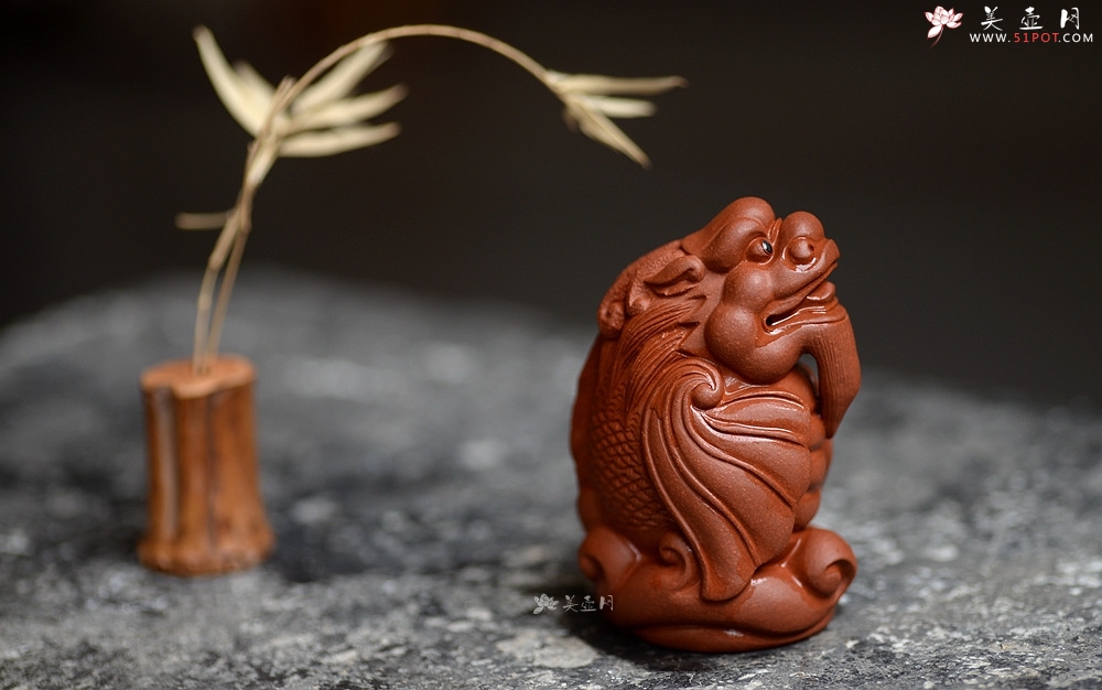 紫砂壶图片：精致茶宠飞龙在天 神态逼真  - 美壶网