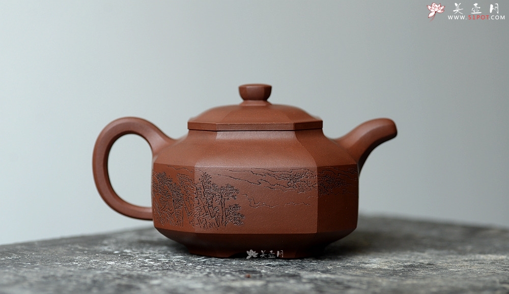 紫砂壶图片：何卫枫全手新品 大气  全手储铭八方 袁德波装饰 - 美壶网
