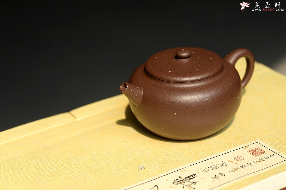 紫砂壶图片：潜力股陈春妹 自藏老拼紫 全手铺砂明式巨轮 做工精致 明显 - 美壶网