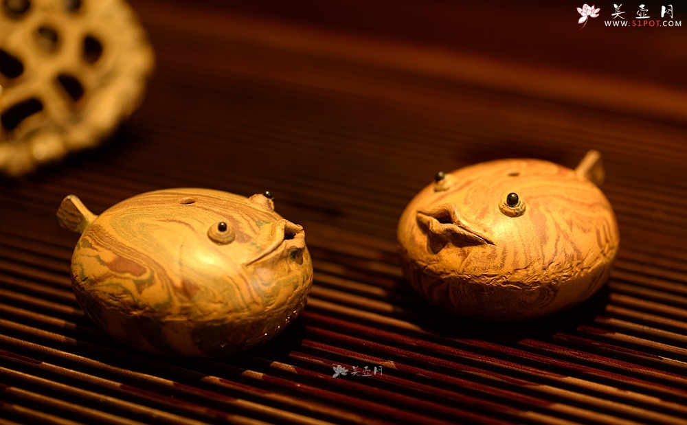 紫砂壶图片：施奇华特色全手茶宠 夏日风情 全手七彩鱼 茶盘尤物 - 美壶网