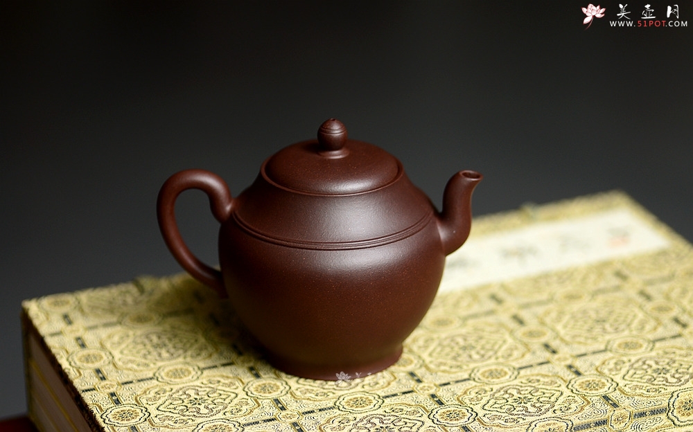 紫砂壶图片：钱琴芳全手 挺拔俊秀 韵味 汉风 作品 - 美壶网