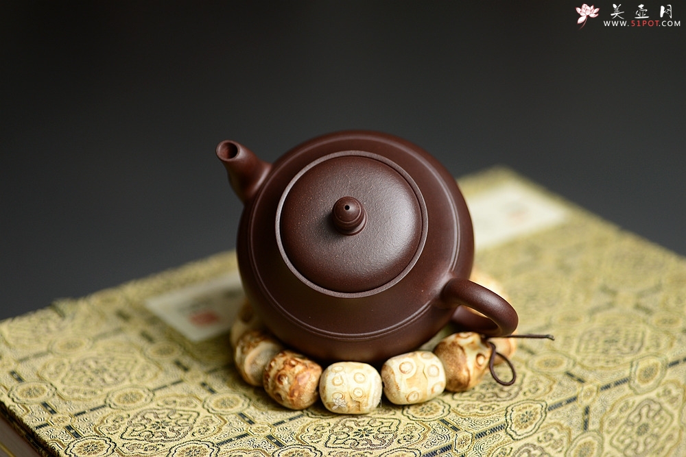 紫砂壶图片：钱琴芳全手 挺拔俊秀 韵味 汉风 作品 - 美壶网