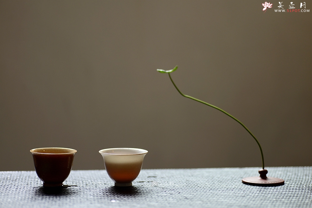 紫砂壶图片：定制 景德镇手工杯 柴烧自然落灰釉 每个不一样随机发货 - 美壶网