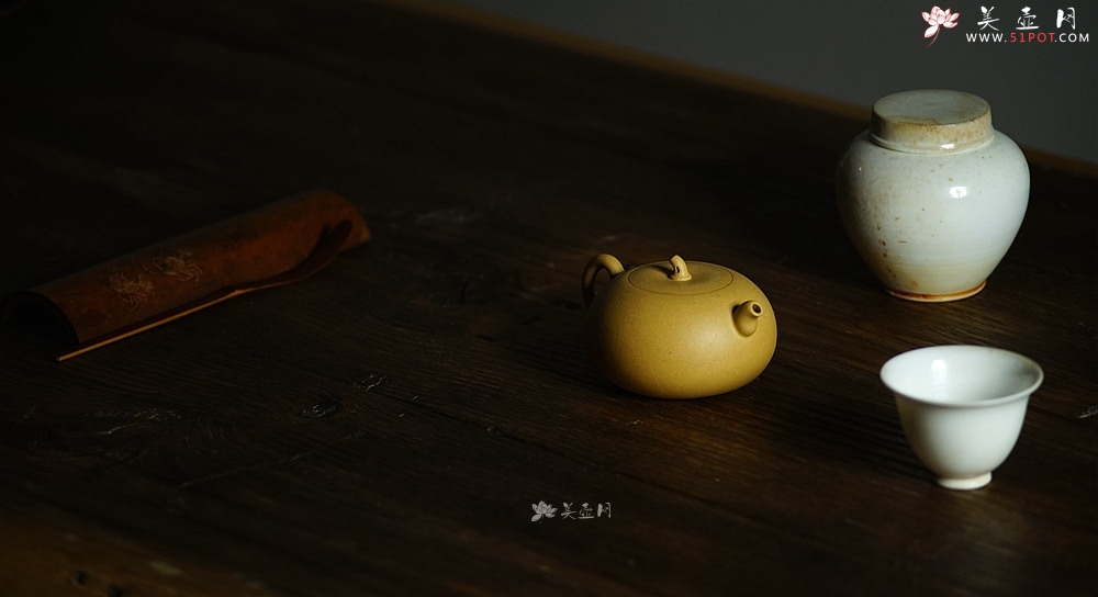 紫砂壶图片：于洪霞全手新品 娇小可人 纯正本山段泥  秋之小瓜  - 美壶网