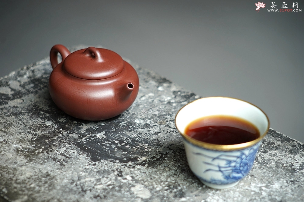 紫砂壶图片：俞欣荣 美壶特惠 实用 出水如注 线条流畅 做工精致 汉韵（高旭峰款式） - 美壶网