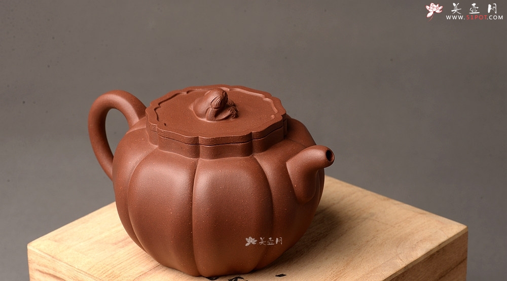 紫砂壶图片：酒虎全手筋囊 耐品佳作 做工精致 狮球对壶  ~ - 美壶网