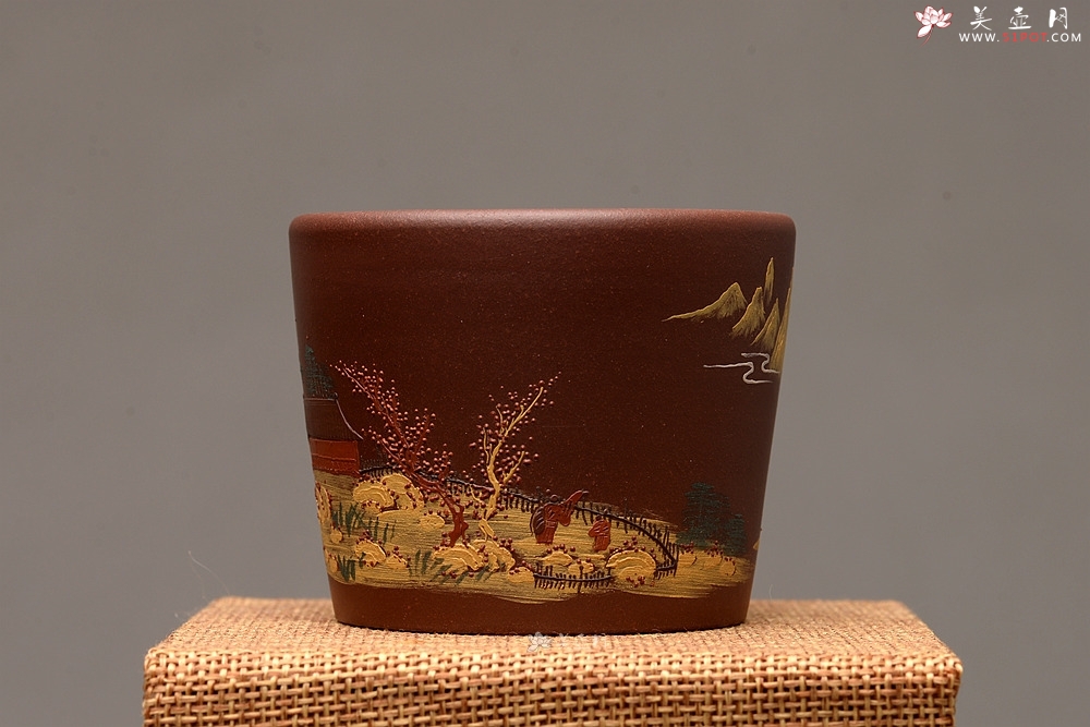 紫砂壶图片：美壶定制 主人杯 泥绘通景山水 古朴雅致 - 美壶网