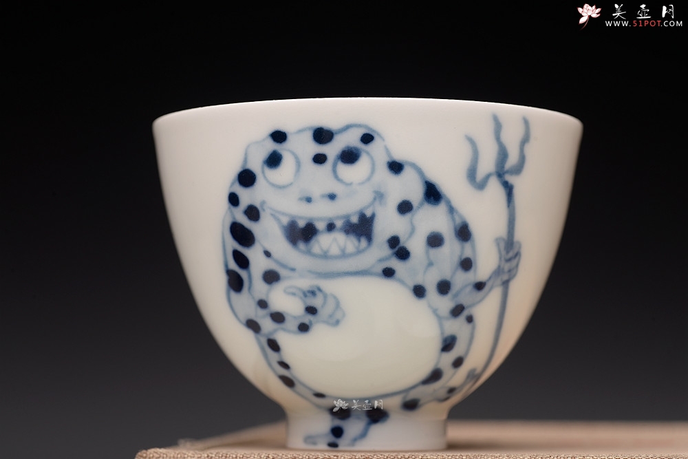 紫砂壶图片：大生（姜寅）玩瓷 小怪兽系列 趣味十足 ~ 品茗对杯 - 美壶网