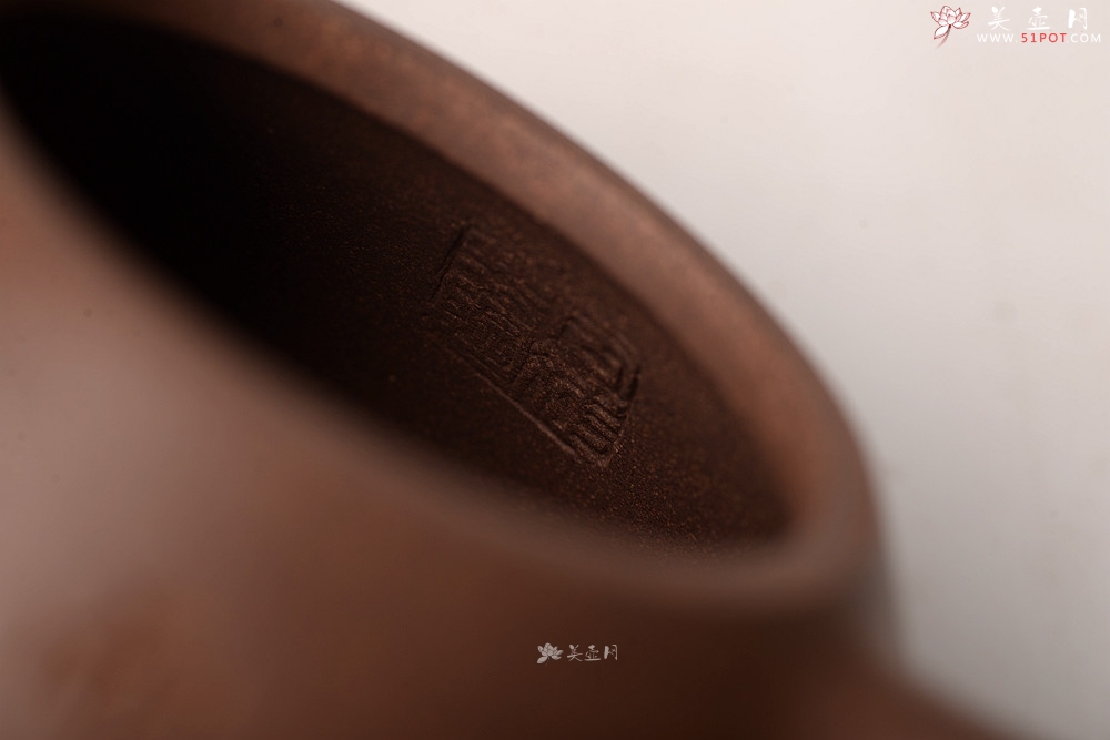 紫砂壶图片：陶兴双刀不肥而坚是以永年 周斌全手曼生石瓢 古朴文气 高温青灰泥 - 美壶网