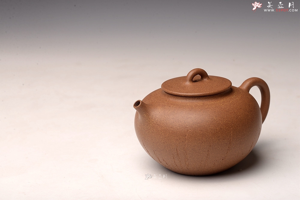 紫砂壶图片：储亚全手 饱满小可爱 老段泥  颇具玩味 年轮 - 美壶网