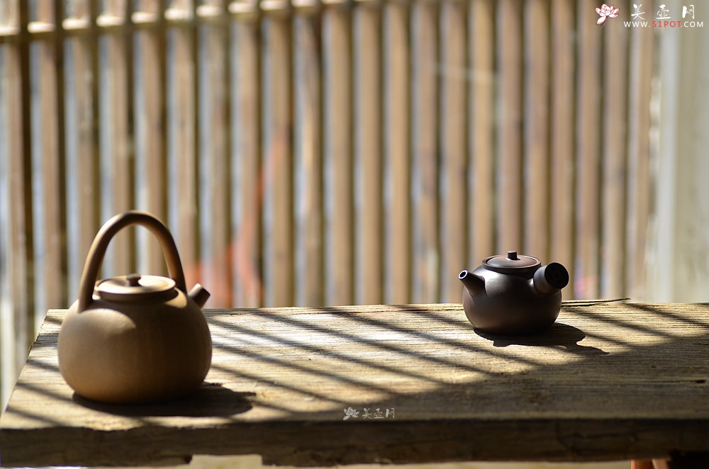 紫砂壶图片：泓渝山房 煮茶品茗 玩味侧把巨轮 茶人风情~ 电陶炉烧水 - 美壶网