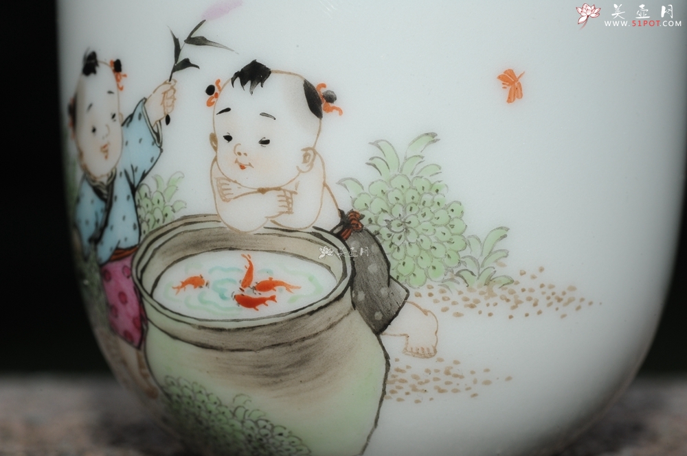 紫砂壶图片：双童子赏鱼 景德镇主人杯 - 美壶网