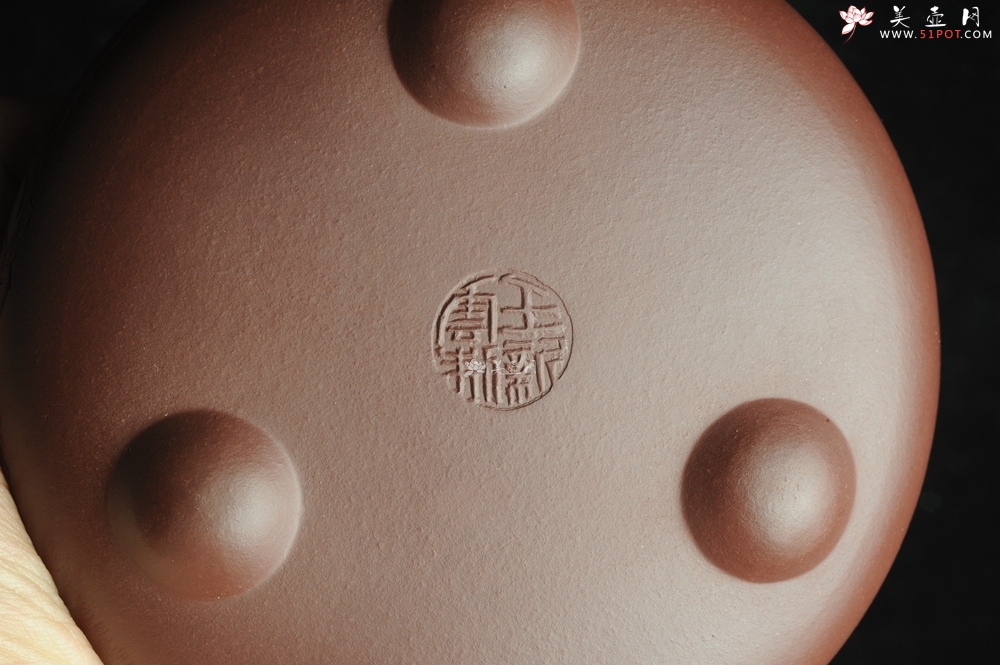 紫砂壶图片：贺岁新品 紫茄泥全手工高士煮茶图 茶亦醉人 文气满瓢 - 美壶网