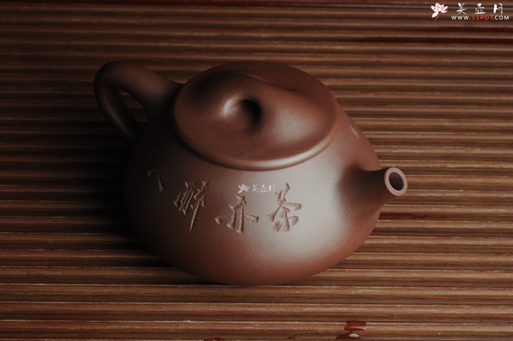 紫砂壶图片：贺岁新品 紫茄泥全手工高士煮茶图 茶亦醉人 文气满瓢 - 美壶网
