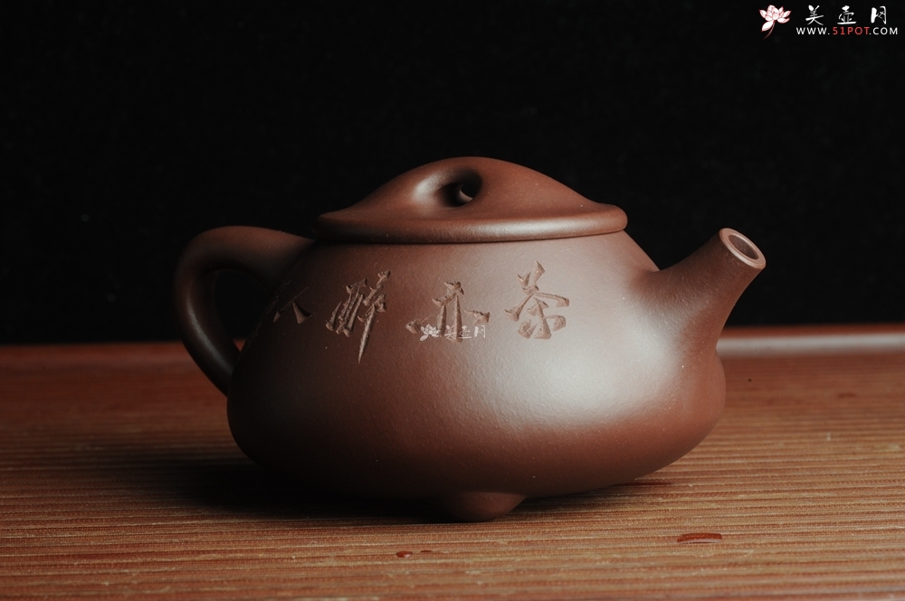 紫砂壶图片：贺岁新品 紫茄泥全手工高士煮茶图 茶亦醉人 文气满瓢 - 美壶网