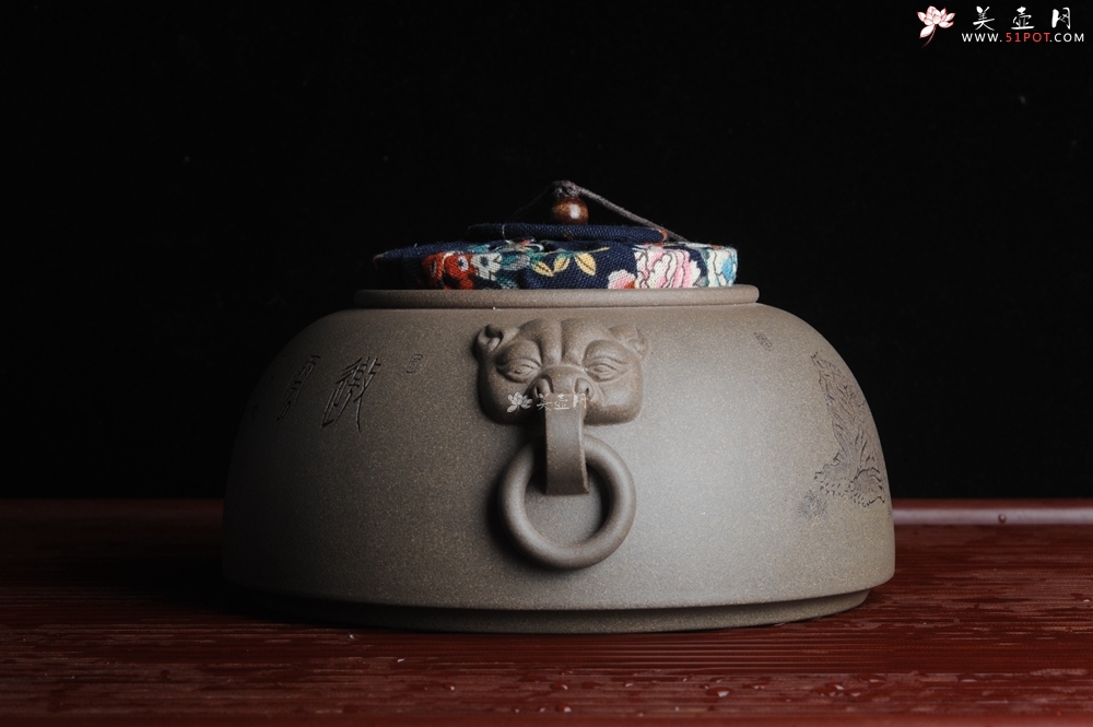 紫砂壶图片：老青段瑞兽双耳罐 茶仓 水洗 烟灰缸 多用 子陶刻达摩伏虎图 不输名、家 - 美壶网