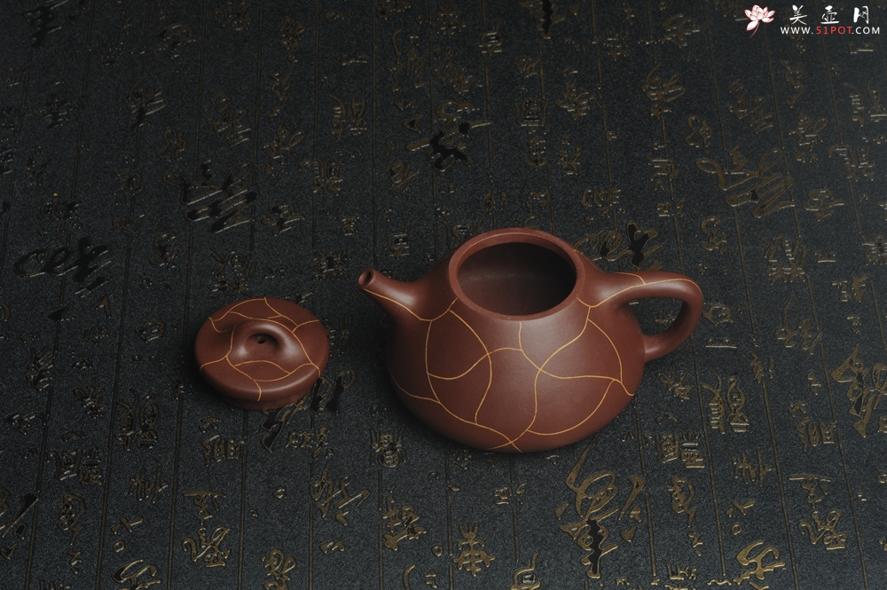 紫砂壶图片：美壶特惠 紫泥精工冰纹石瓢壶 特实用 出水如柱 养后油润 - 美壶网